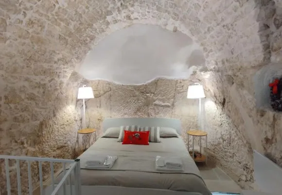 Cà Giò Bed and Breakfast: un angolo di eleganza e comfort, con dettagli che richiamano la tradizione e il calore dell'ospitalità locale di Ostuni.
