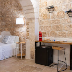 Suite con soffitto a volta in pietra – Autenticità e comfort