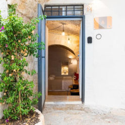 Ingresso del B&B Atagio a Ostuni – Accoglienza e charme pugliese